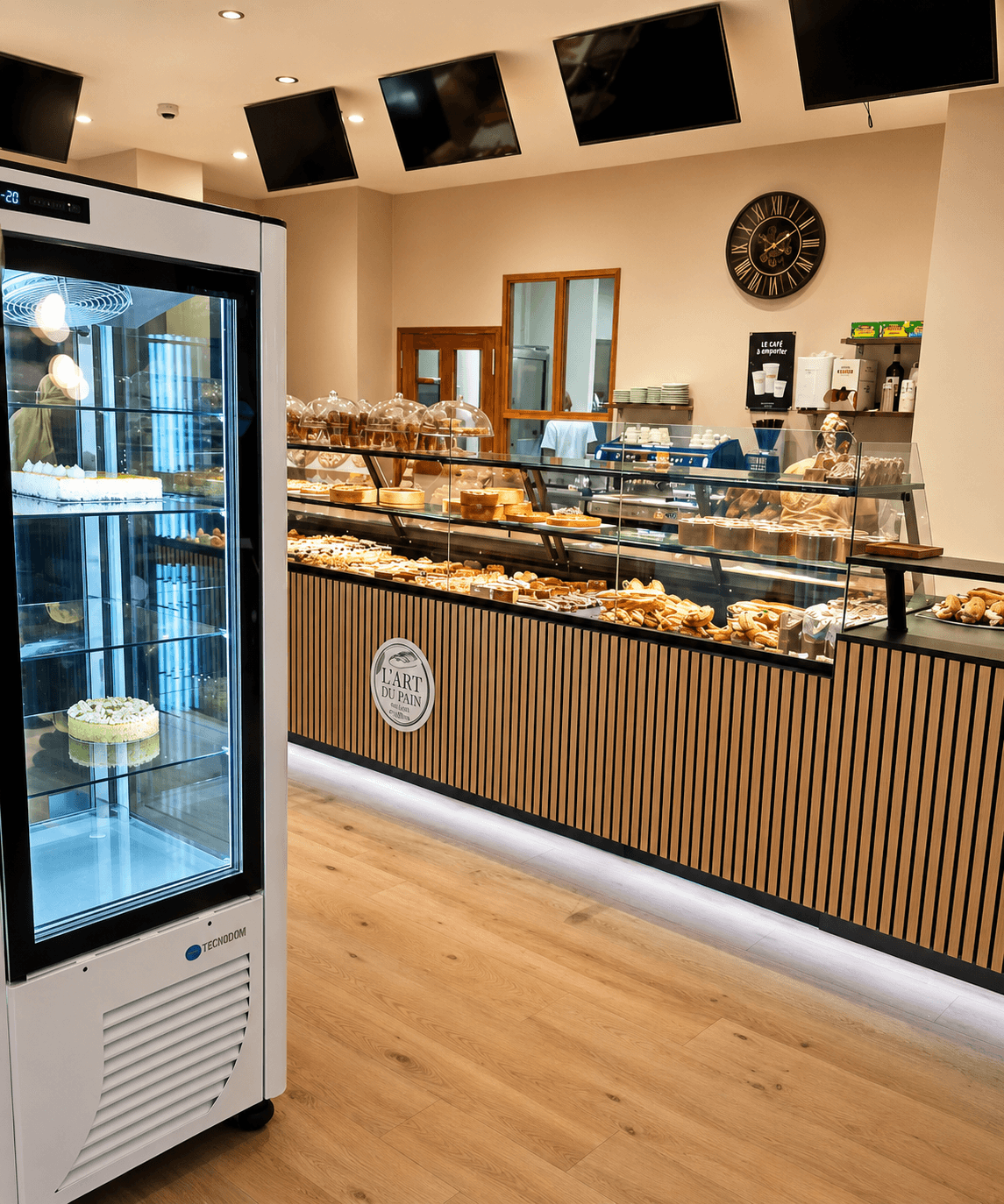 Le comptoir et la vitrine de L’Art du Pain